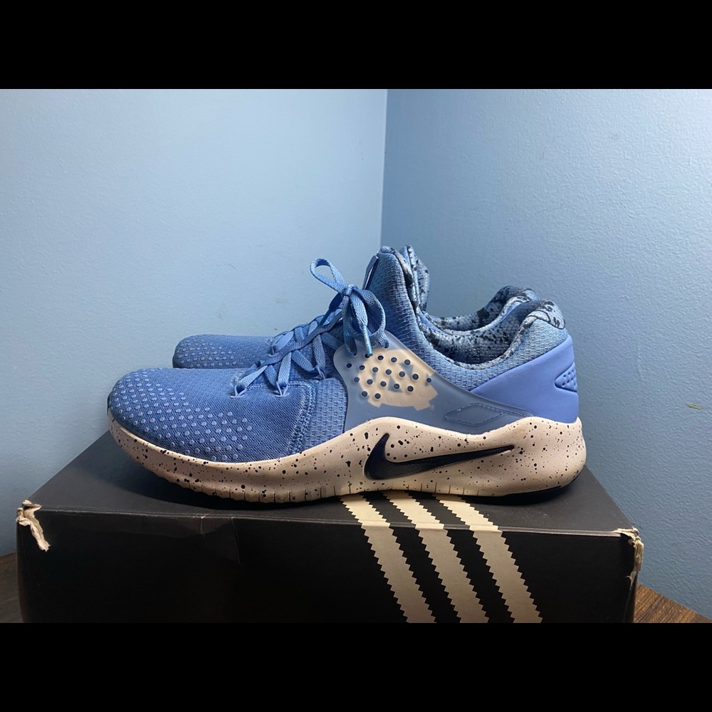 UNC Nike FreeRun , Size 13, PreOwned.